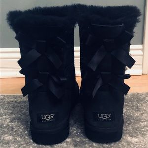 Black Bailey Bow Uggs Size 8